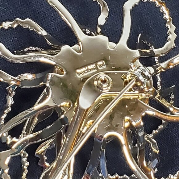 VTG Sarah Coventry Gold-Tone "Allusion" Filigree Flower Brooch Rhinestones 1968 - Picture 6 of 11